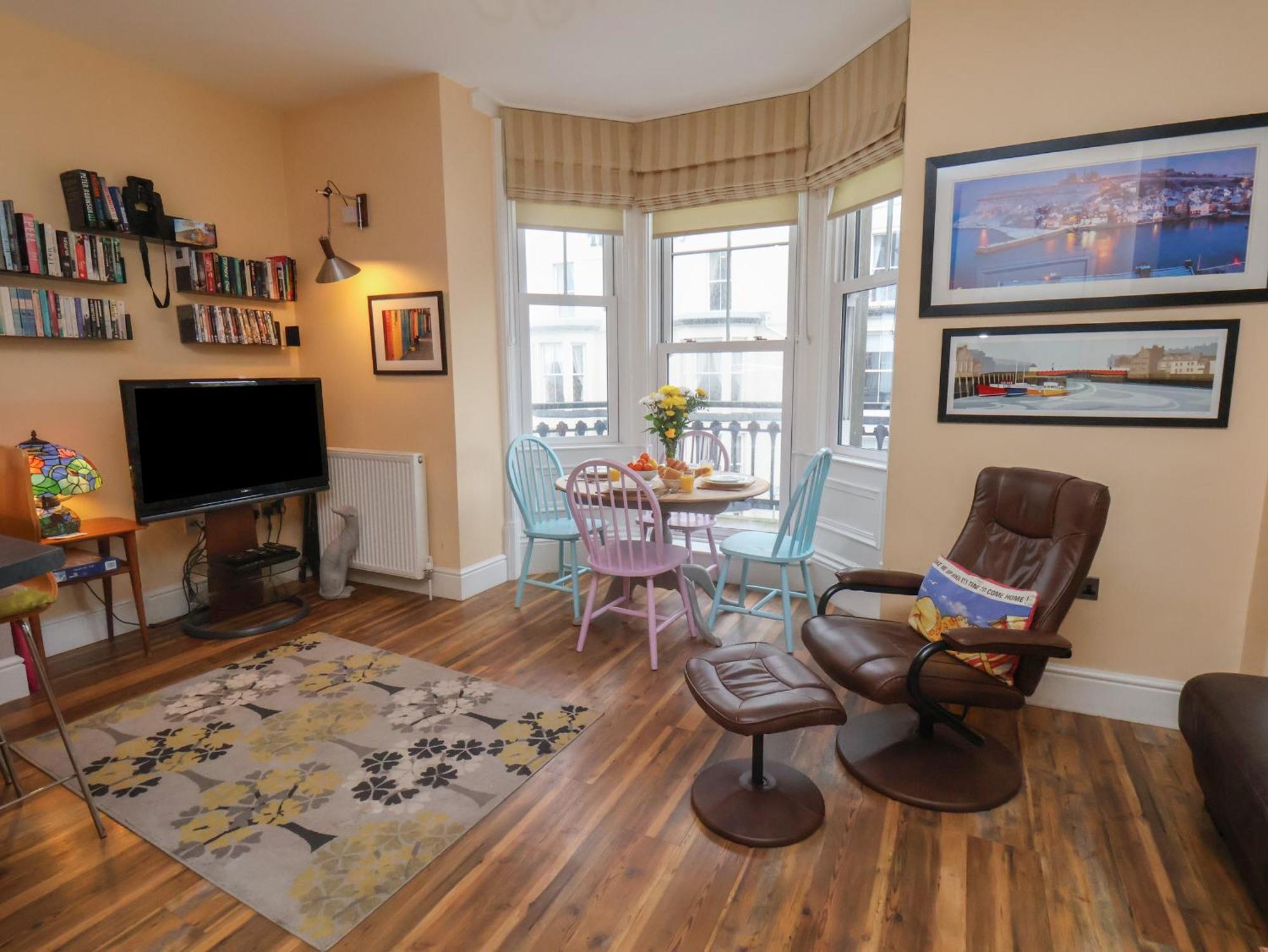 Apartment 4 Уитби Экстерьер фото