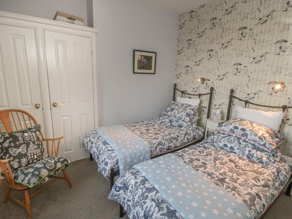 Apartment 4 Уитби Экстерьер фото