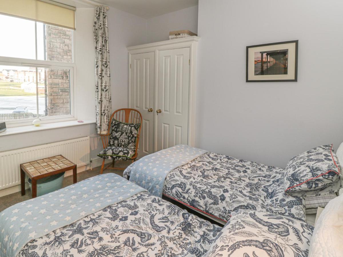 Apartment 4 Уитби Экстерьер фото