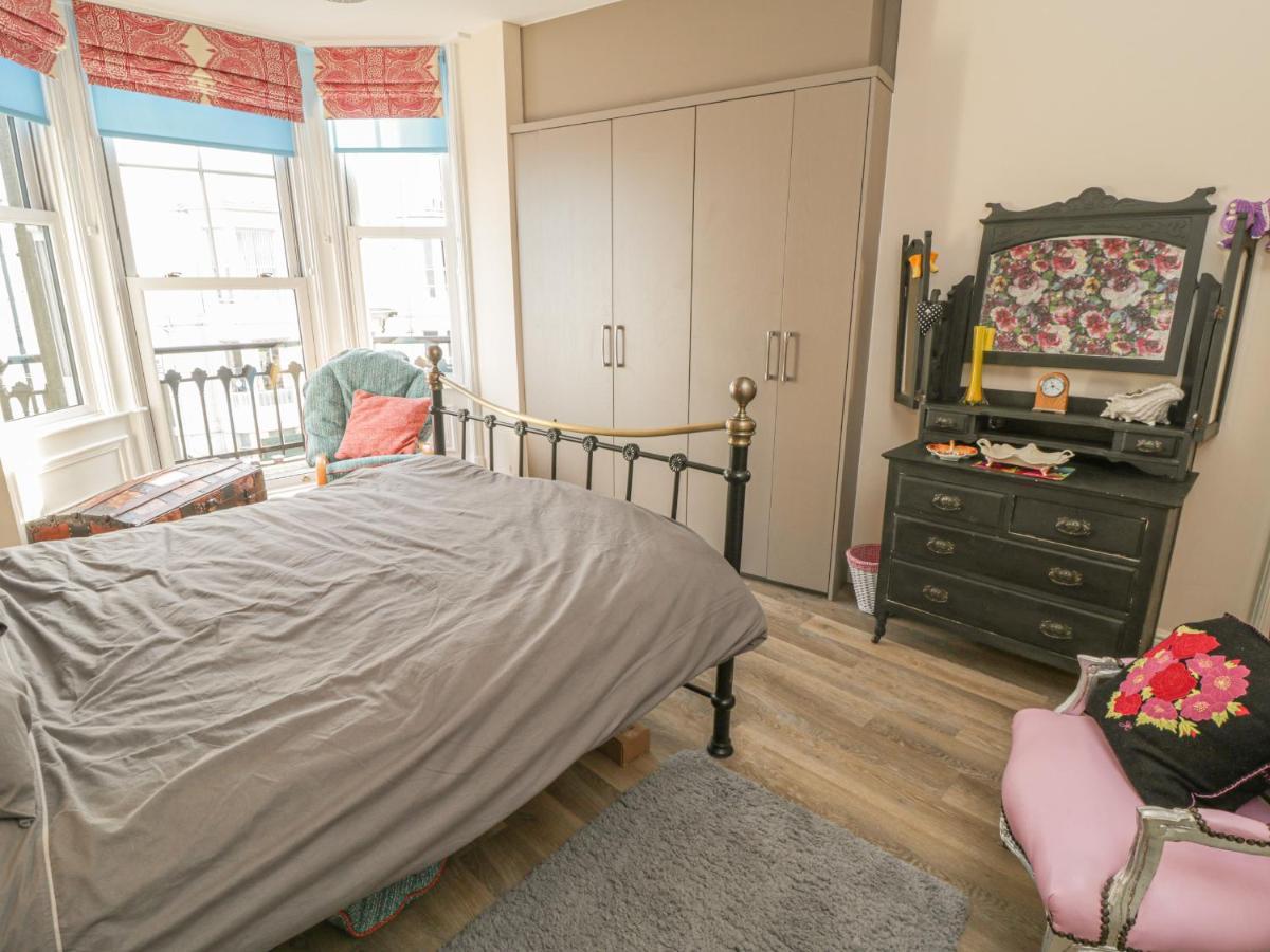 Apartment 4 Уитби Экстерьер фото