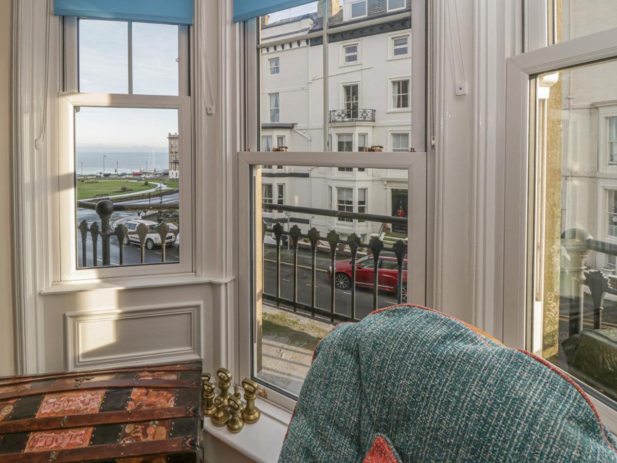 Apartment 4 Уитби Экстерьер фото